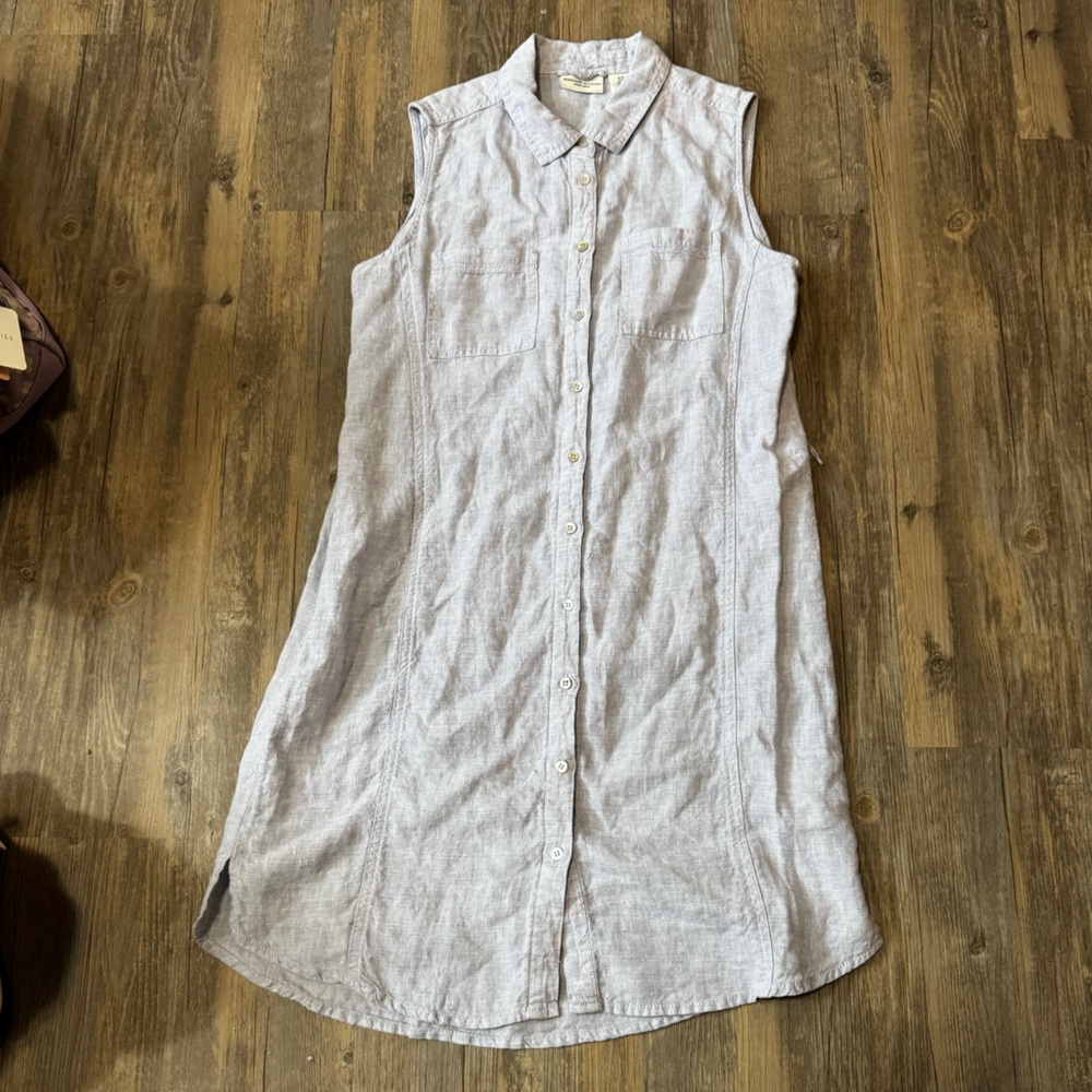 In like new condition. 100% linen